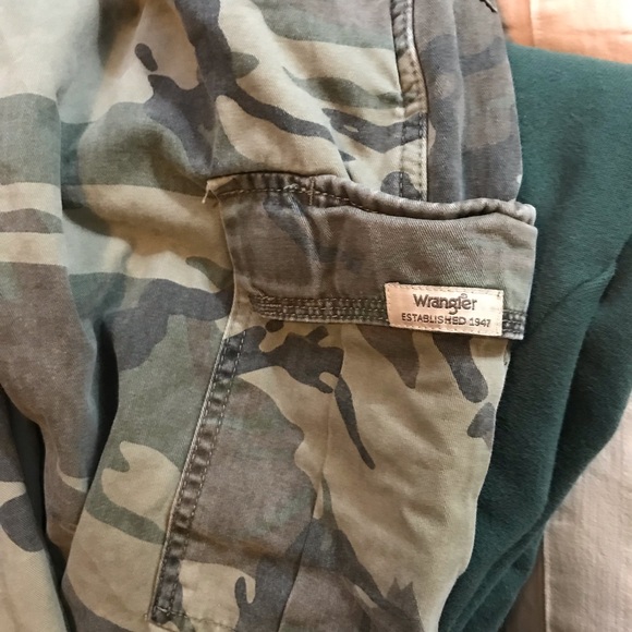Wranglers camouflage cargo pants - Picture 4 of 5